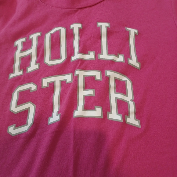 A Hollister shirt - Picture 2 of 4